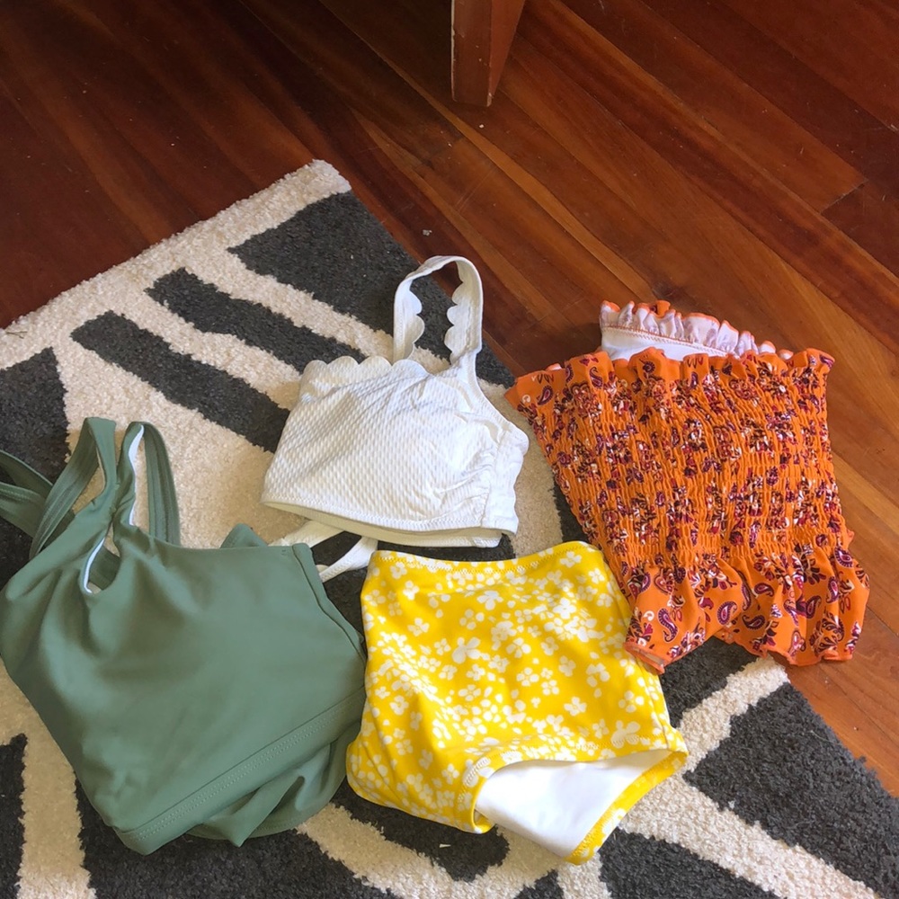 DEAL!!!!! 4 swimsuit pieces.